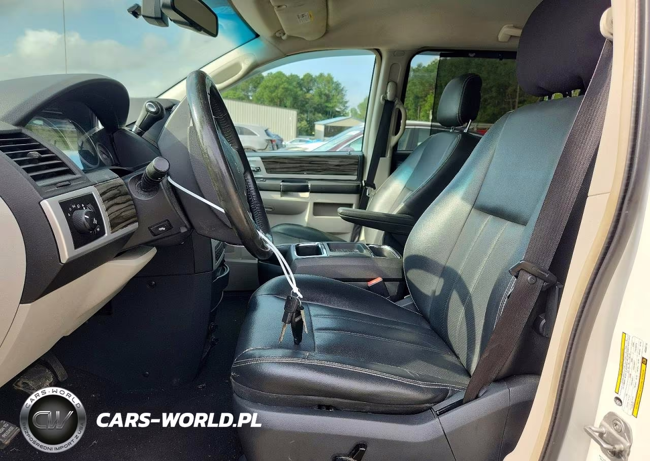 2010 Chrysler Town & Country Touring Plus VIN:2A4RR8DXXAR366715 - 7