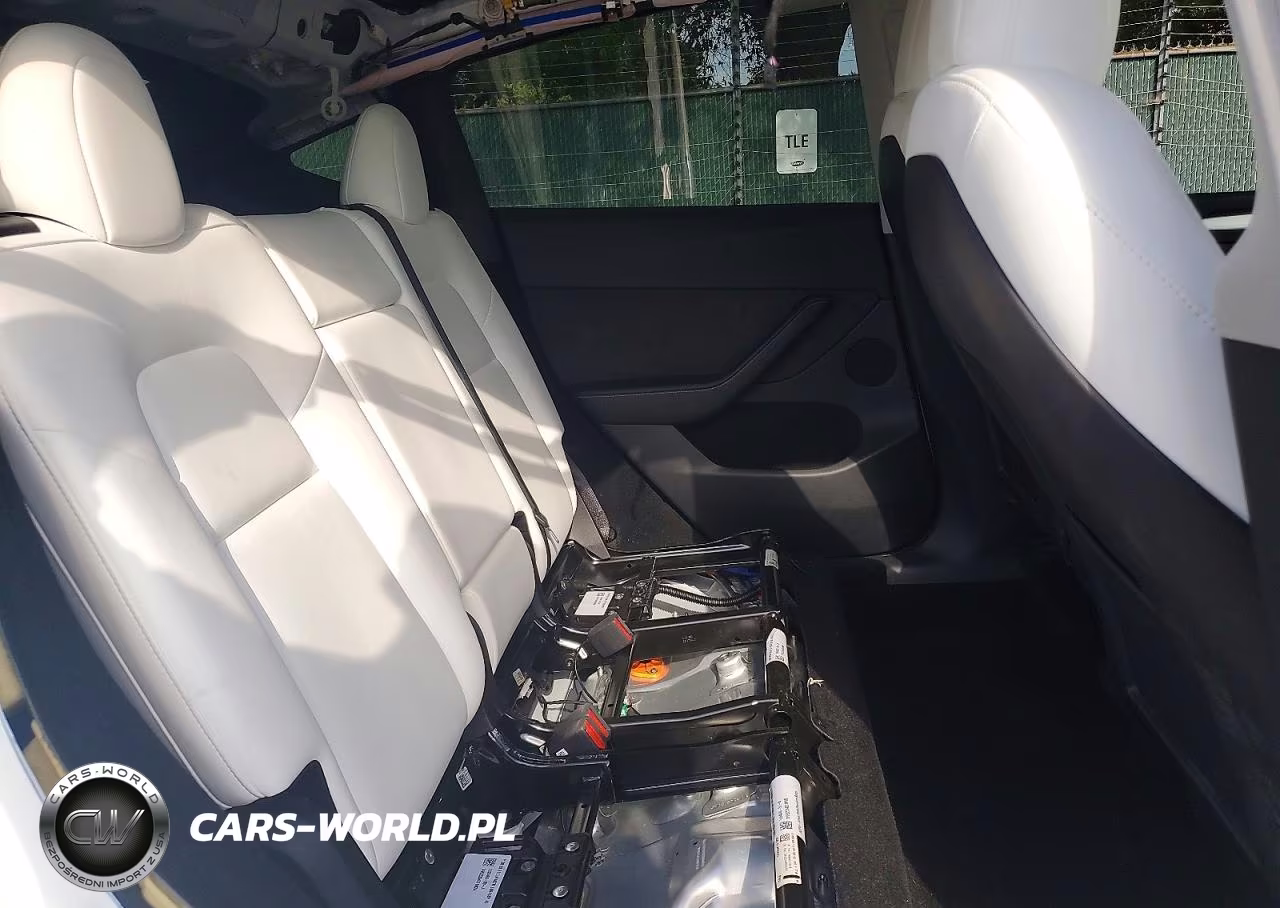 2023 Tesla Model Y VIN:7SAYGDEE5PF639466 - 10