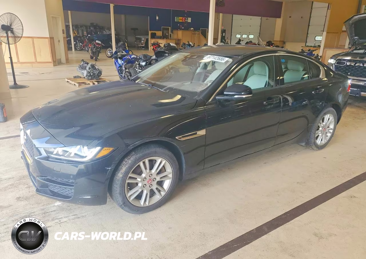 2018 Jaguar Xe Premium VIN:SAJAJ4FX3JCP34517 - 1