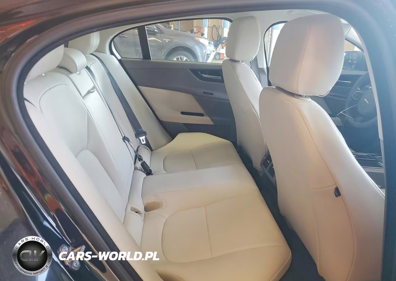 2018 Jaguar Xe Premium VIN:SAJAJ4FX3JCP34517 - 10