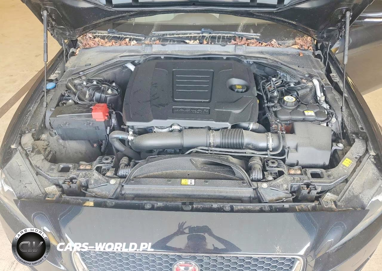2018 Jaguar Xe Premium VIN:SAJAJ4FX3JCP34517 - 11