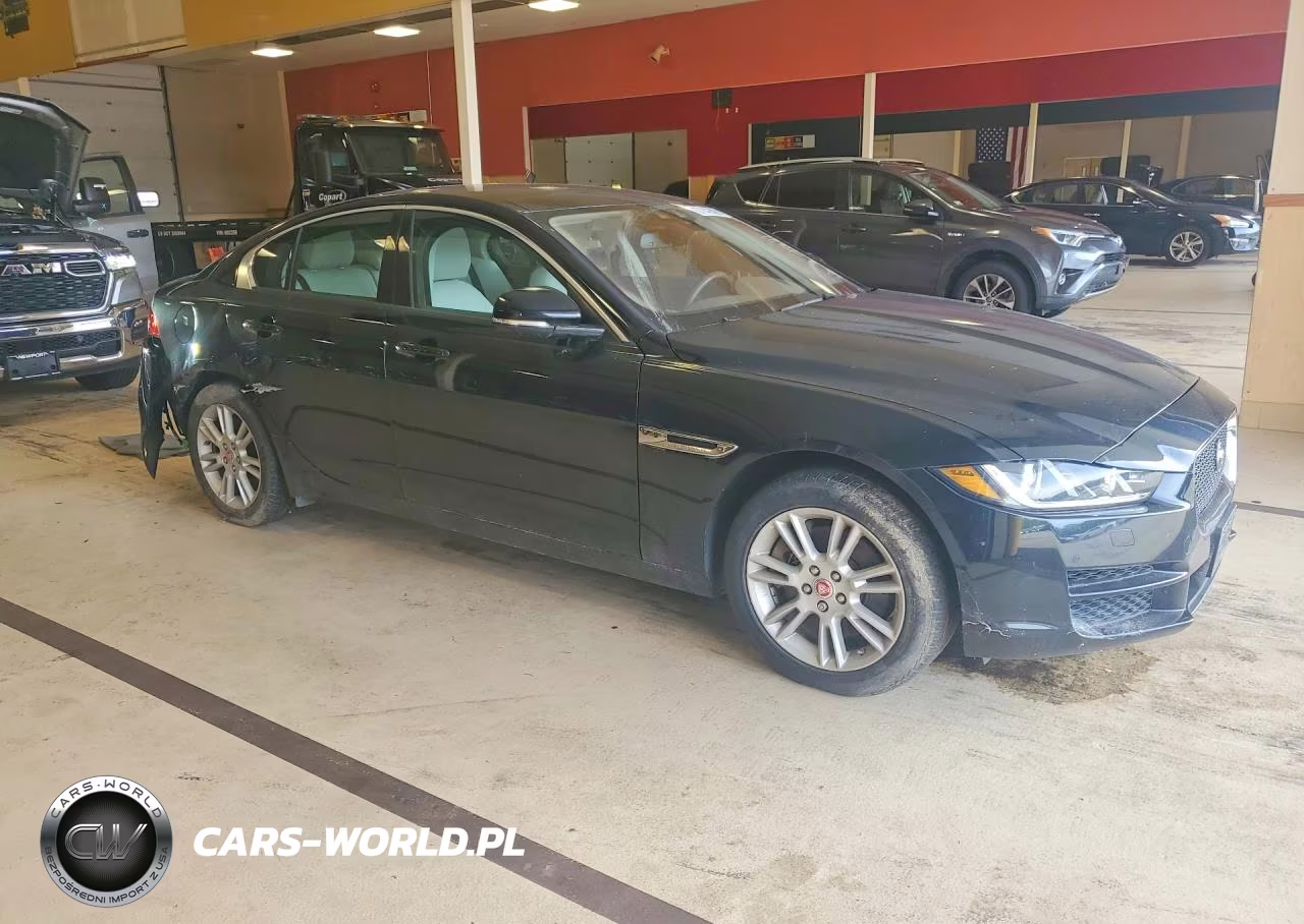 2018 Jaguar Xe Premium VIN:SAJAJ4FX3JCP34517 - 4