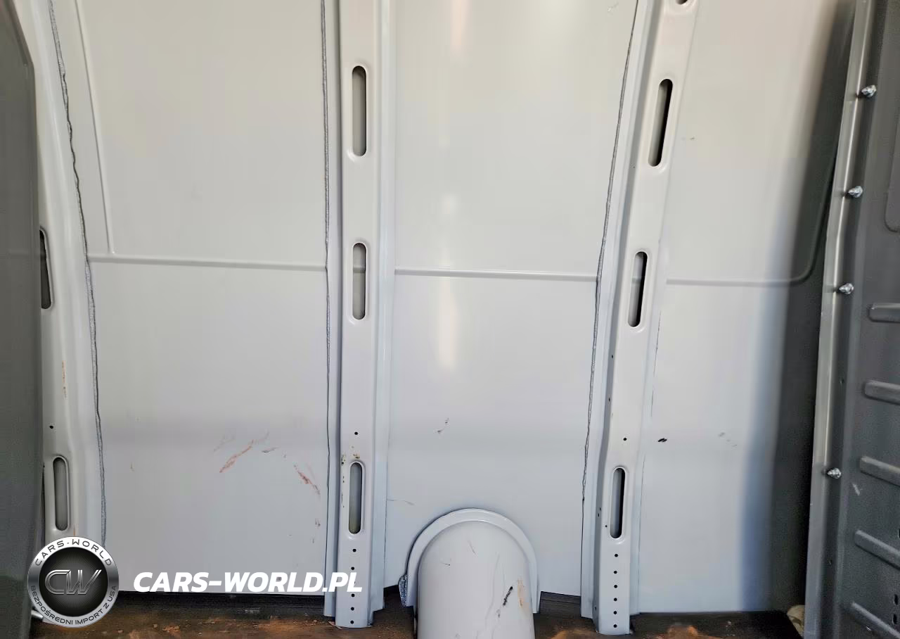 2026 Chevrolet Express 2500 Cargo Delivery Van VIN:1GCWGAFP4T1175754 - 10