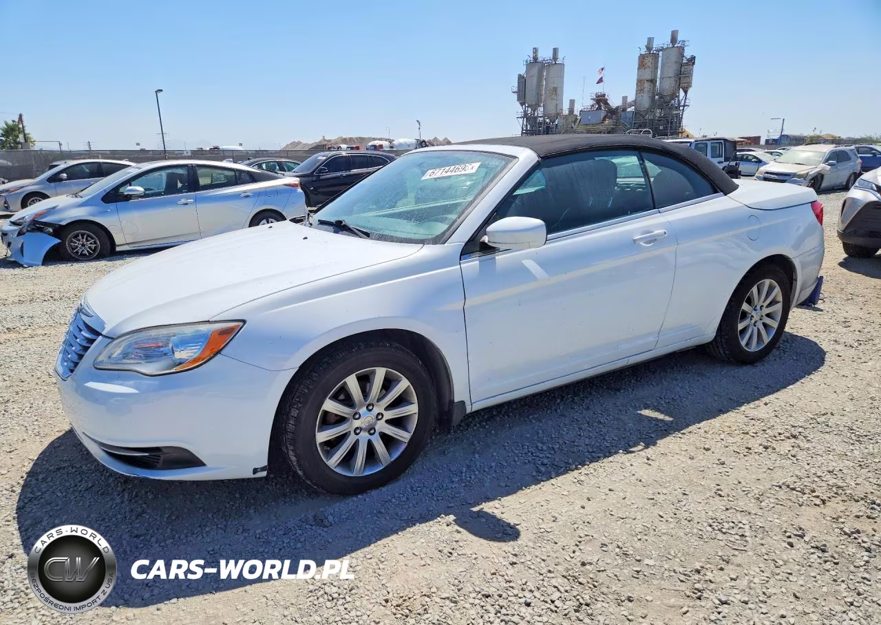 2013 Chrysler 200 Touring VIN:1C3BCBEB1DN512143 - 1