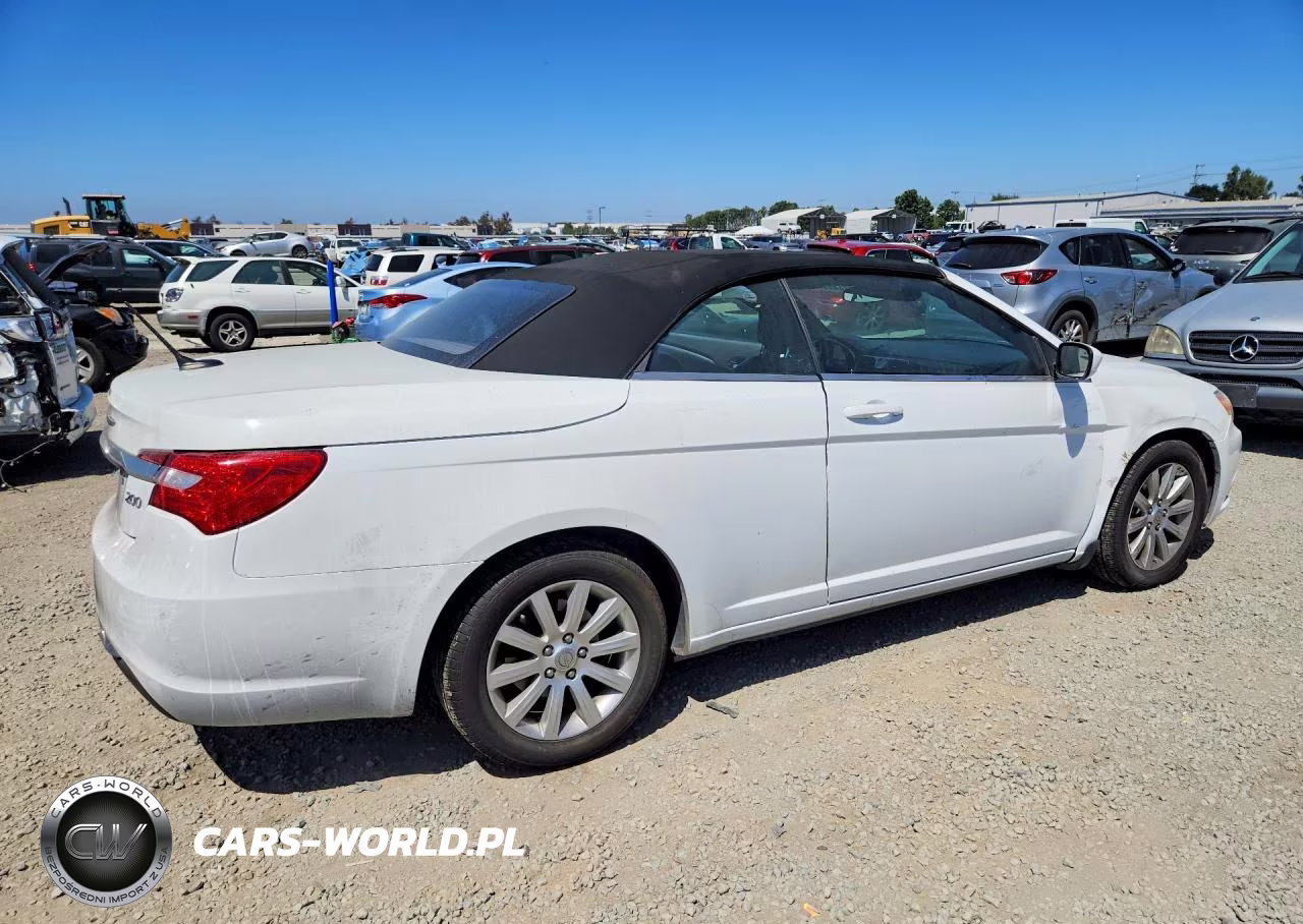 2013 Chrysler 200 Touring VIN:1C3BCBEB1DN512143 - 3