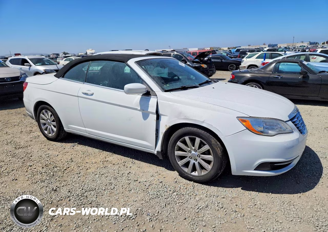 2013 Chrysler 200 Touring VIN:1C3BCBEB1DN512143 - 4