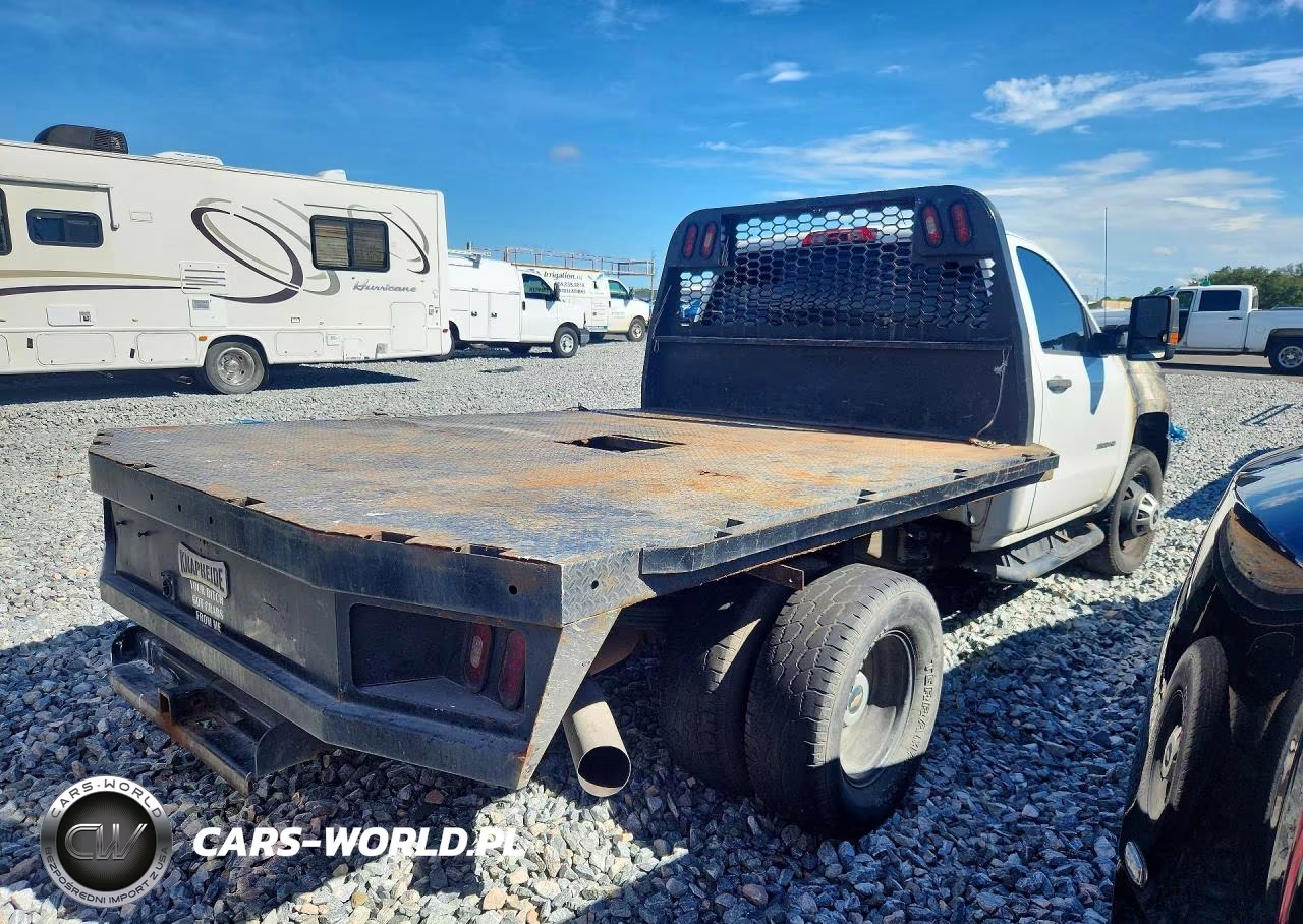 2018 Chevrolet Silverado K3500 VIN:1GB3KYCY4JF166399 - 3