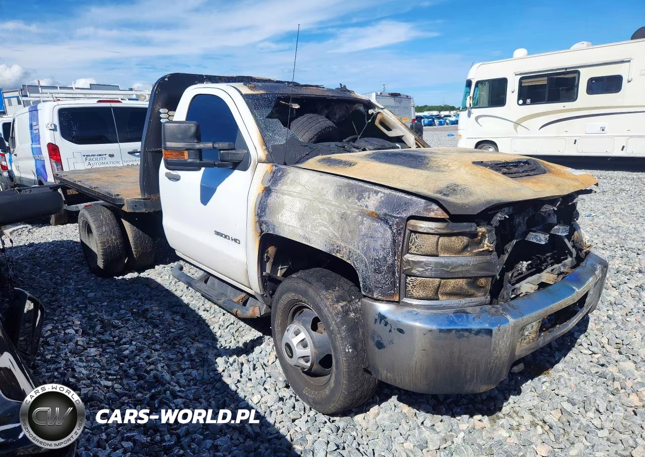 2018 Chevrolet Silverado K3500 VIN:1GB3KYCY4JF166399 - 4