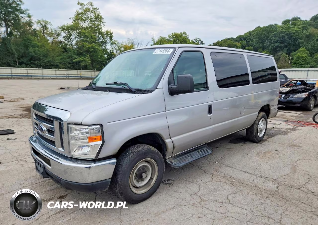2013 Ford Econoline E350 Super Duty Wagon
