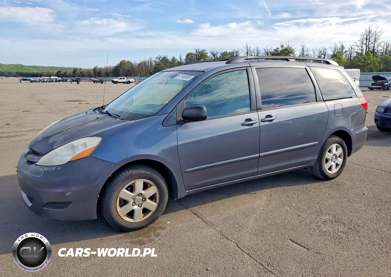 2010 Toyota Sienna Le 7-Passenger