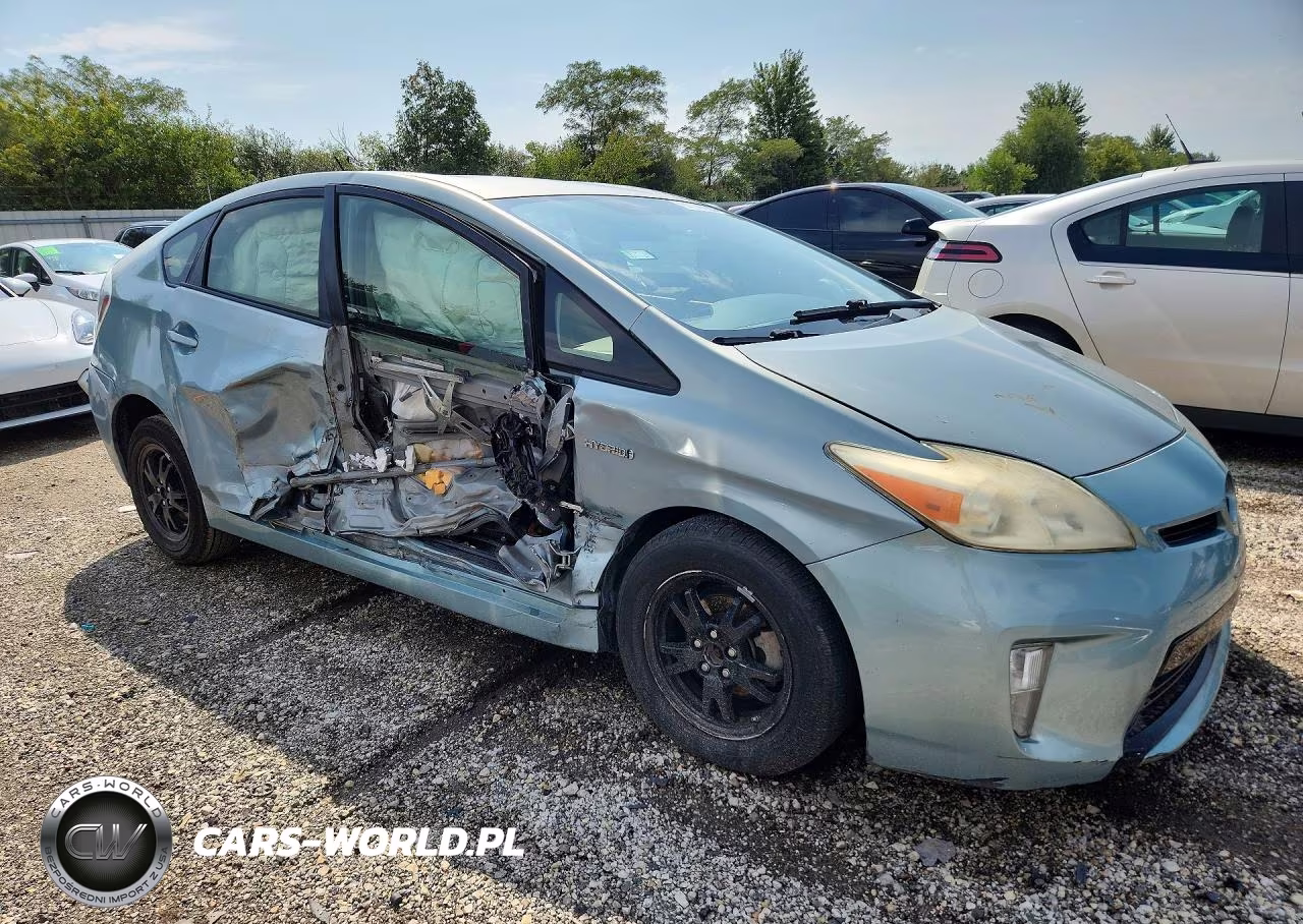 2014 Toyota Prius Two VIN:JTDKN3DU4E1780224 - 4