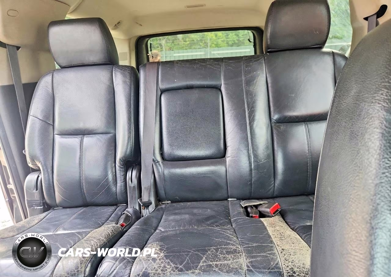 2011 Chevrolet Suburban C1500 Ls VIN:1GNSCHE02BR219958 - 10