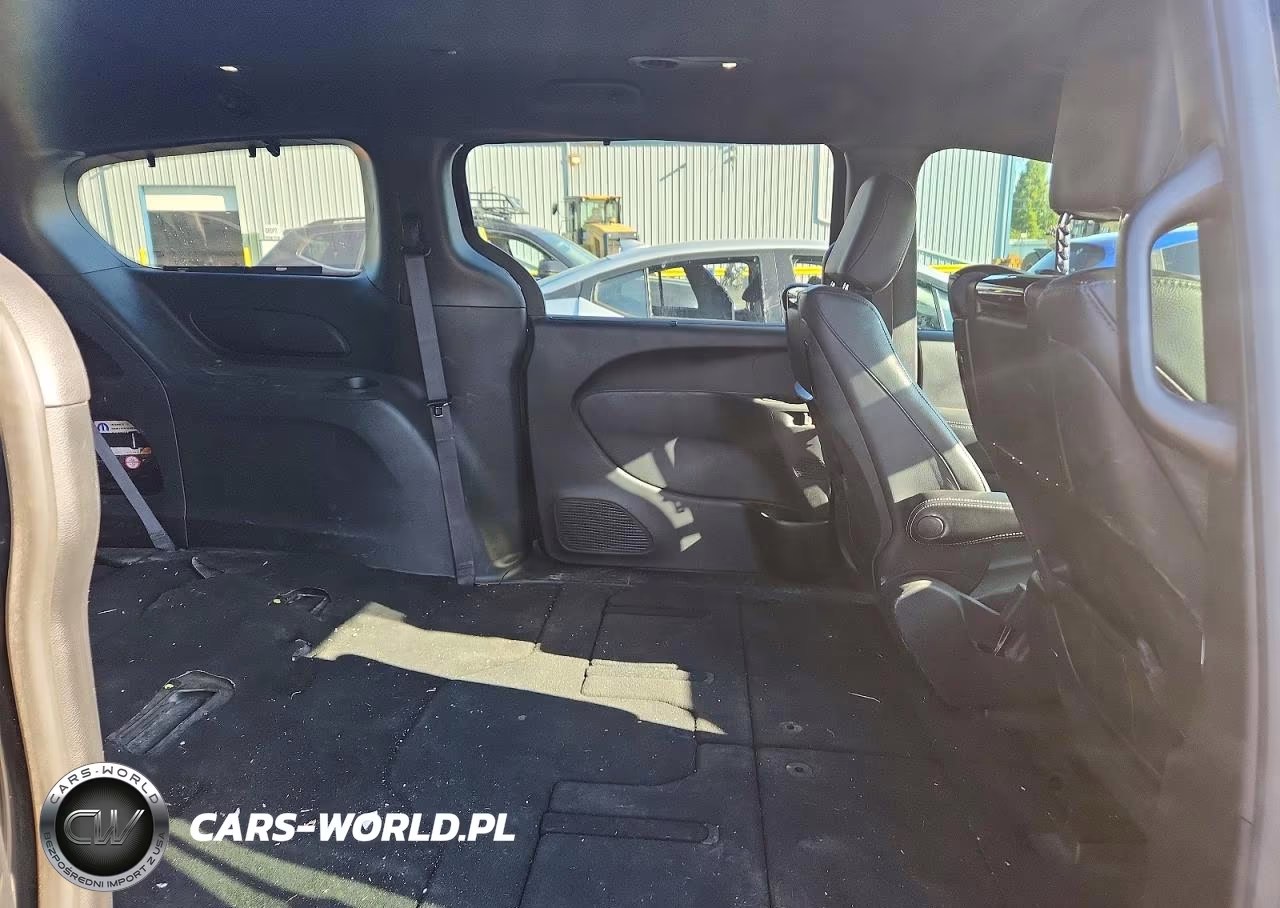 2020 Chrysler Pacifica Touring L VIN:2C4RC3BG0LR263674 - 10