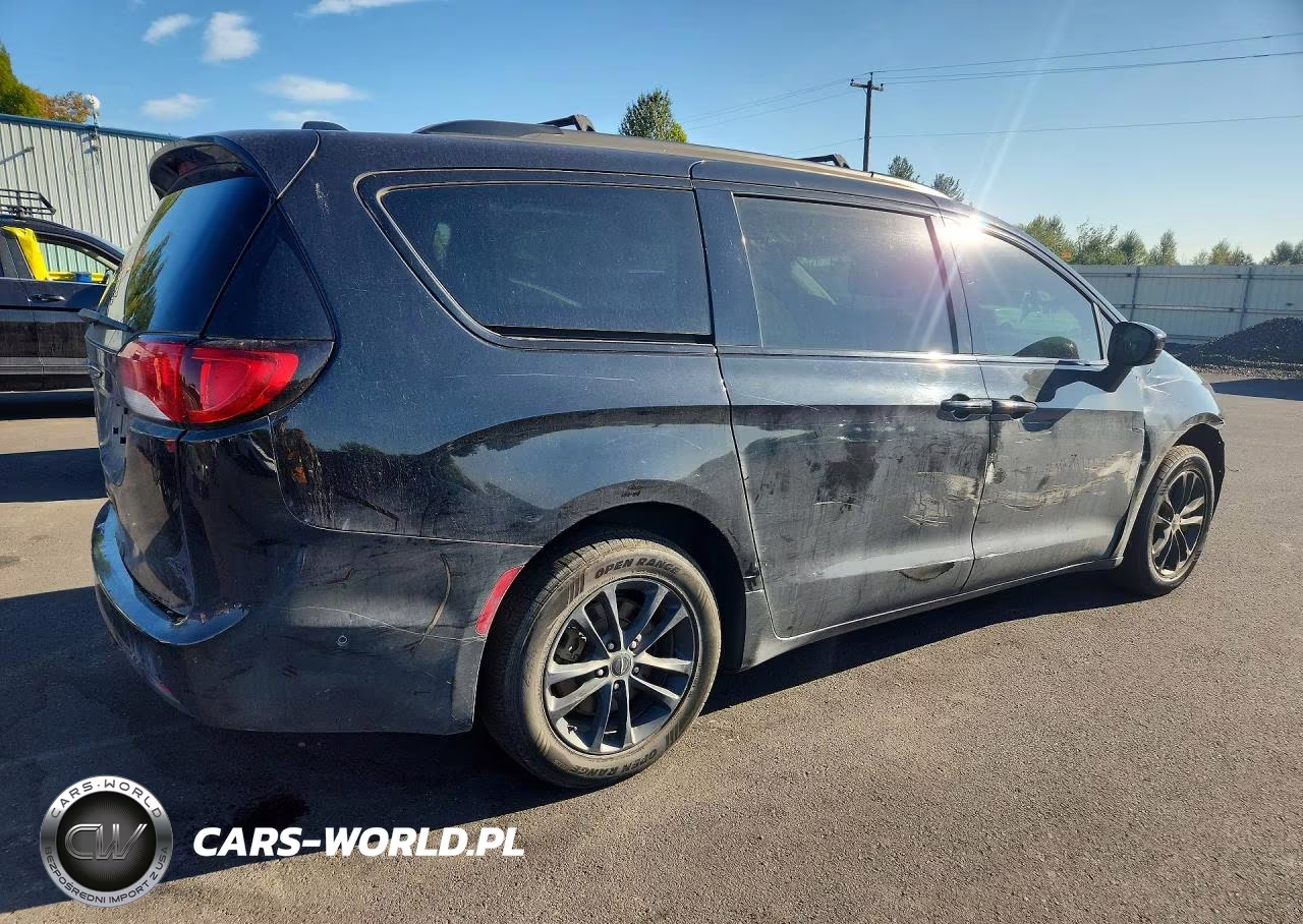 2020 Chrysler Pacifica Touring L VIN:2C4RC3BG0LR263674 - 3
