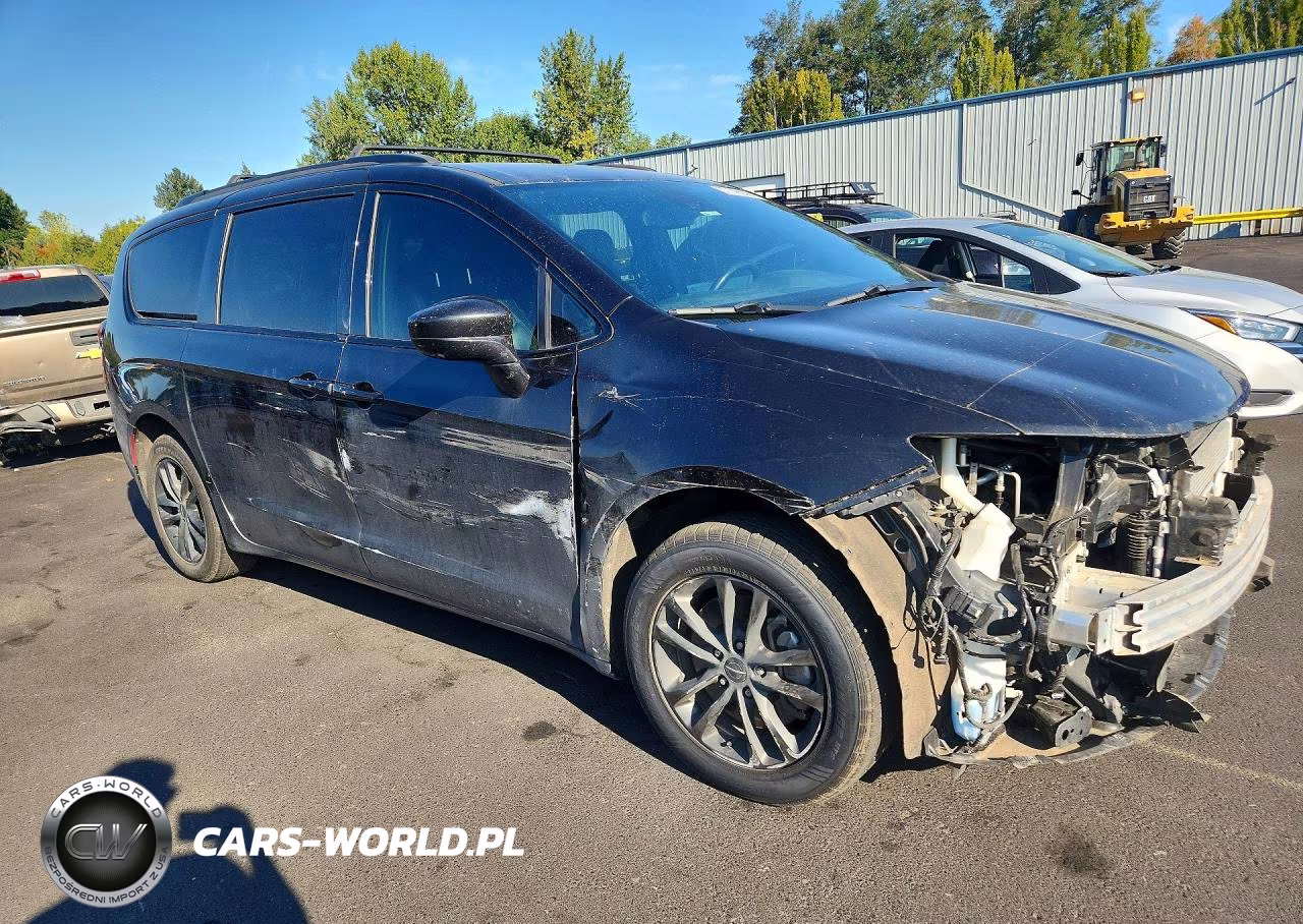 2020 Chrysler Pacifica Touring L VIN:2C4RC3BG0LR263674 - 4