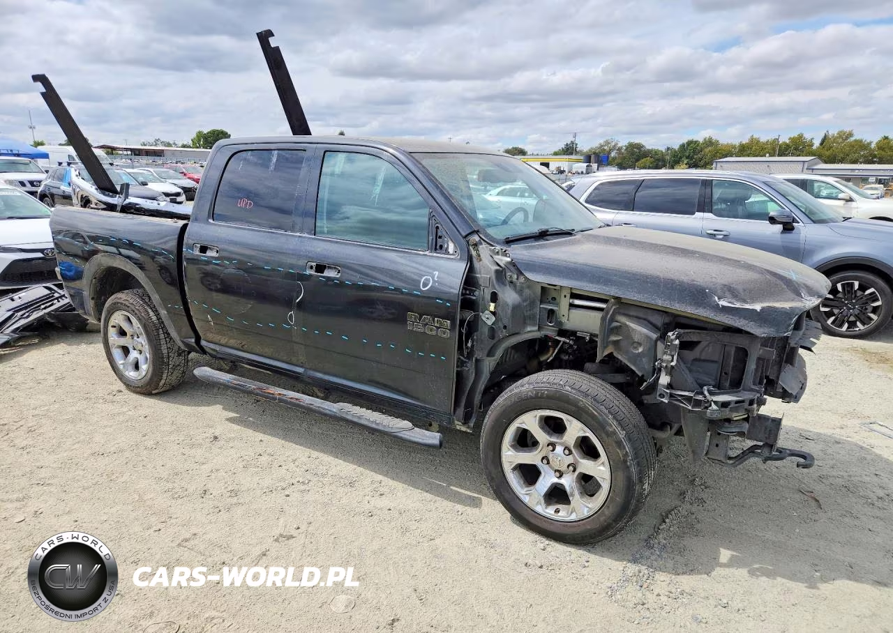 2018 Ram 1500 Laramie VIN:1C6RR7NM8JS230528 - 4