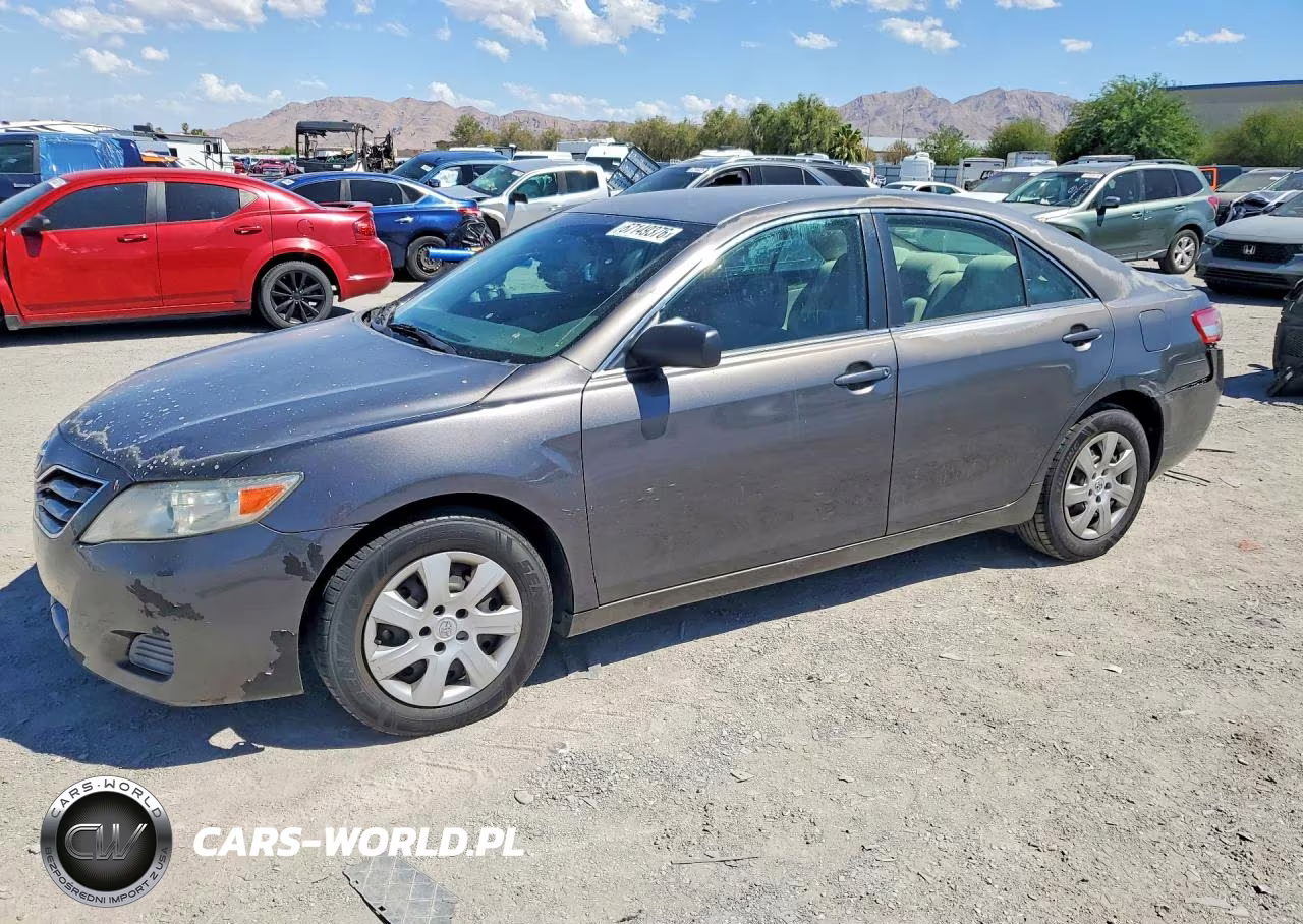 2011 Toyota Camry Le – zdjęcie 1 z 12