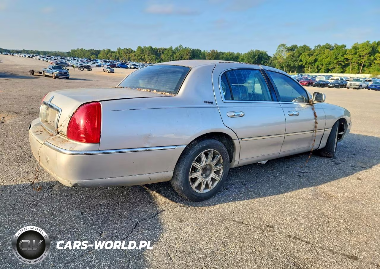 2011 Lincoln Town Car Signature Limited VIN:2LNBL8CV7BX751523 - 3