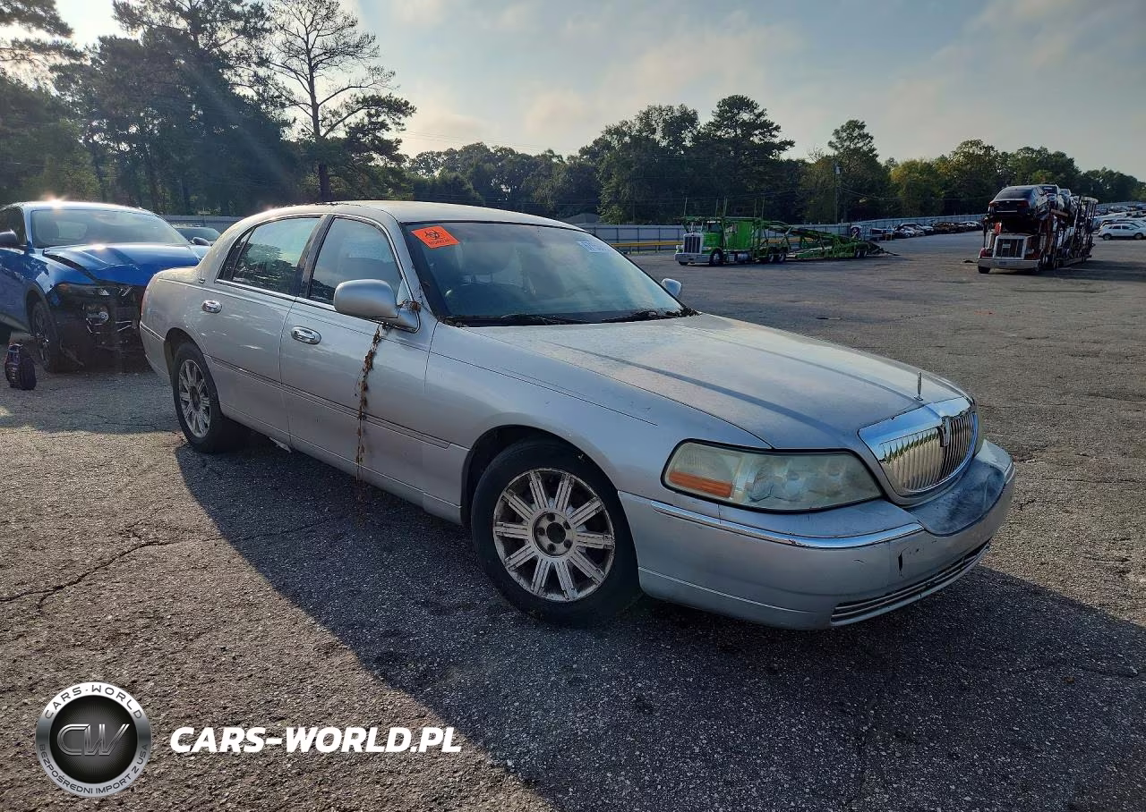 2011 Lincoln Town Car Signature Limited VIN:2LNBL8CV7BX751523 - 4