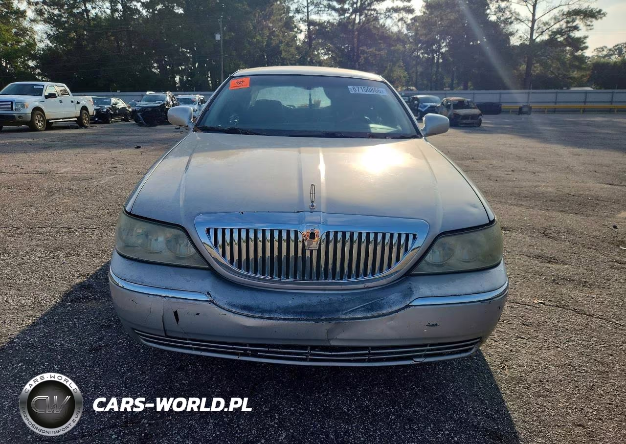 2011 Lincoln Town Car Signature Limited VIN:2LNBL8CV7BX751523 - 5