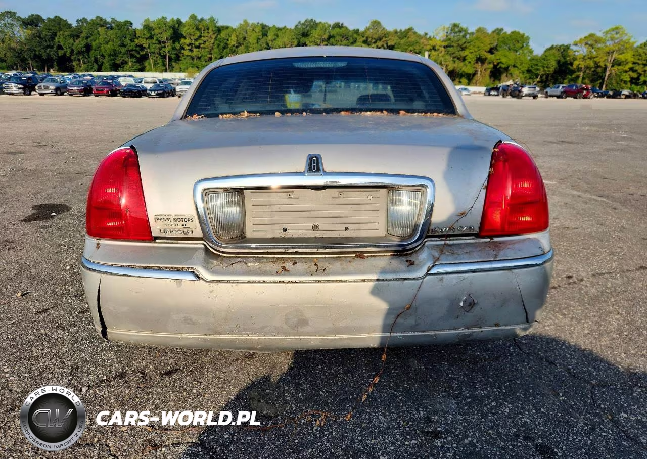 2011 Lincoln Town Car Signature Limited VIN:2LNBL8CV7BX751523 - 6