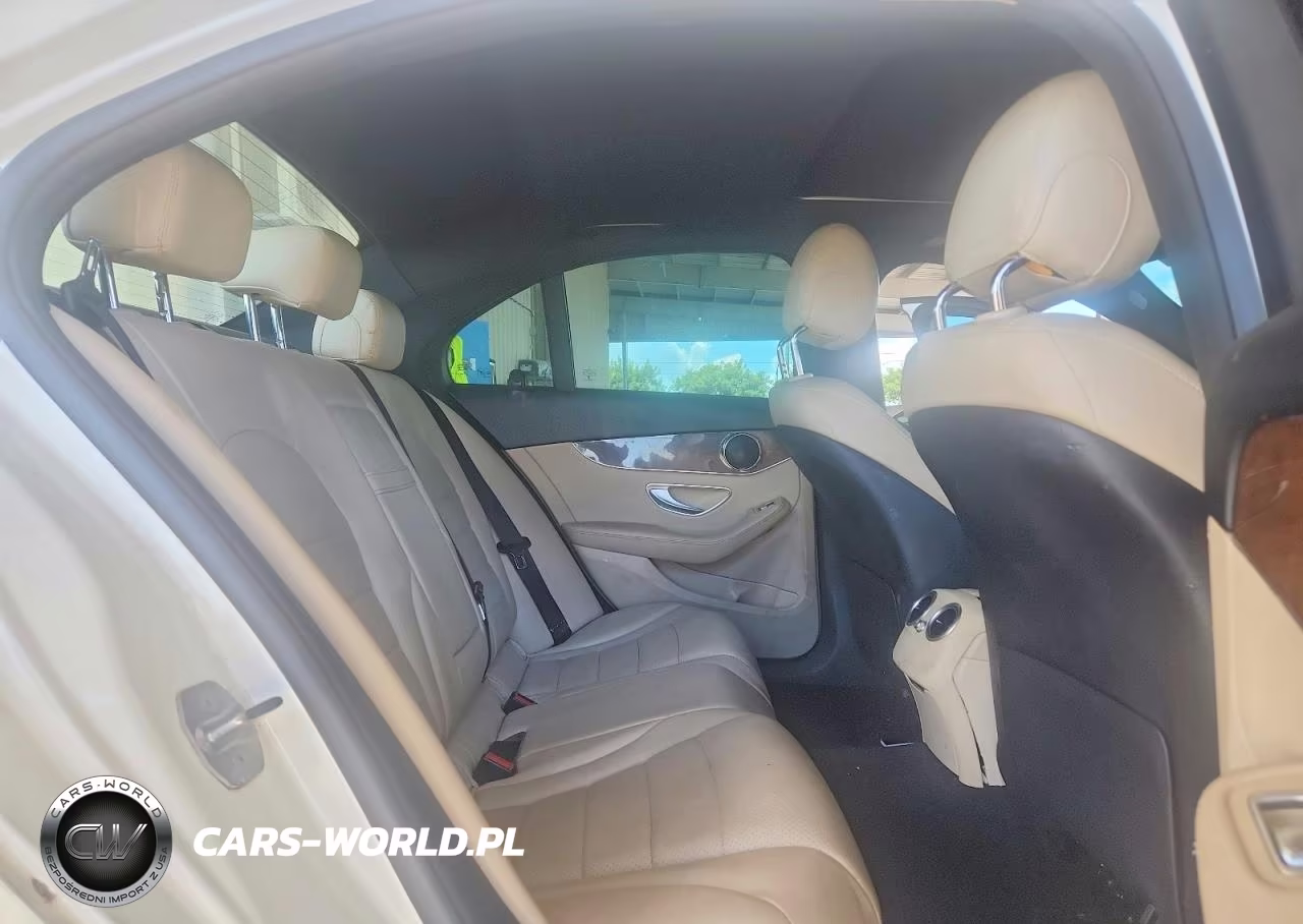 2018 Mercedes-Benz C 300 VIN:55SWF4JB5JU238637 - 10