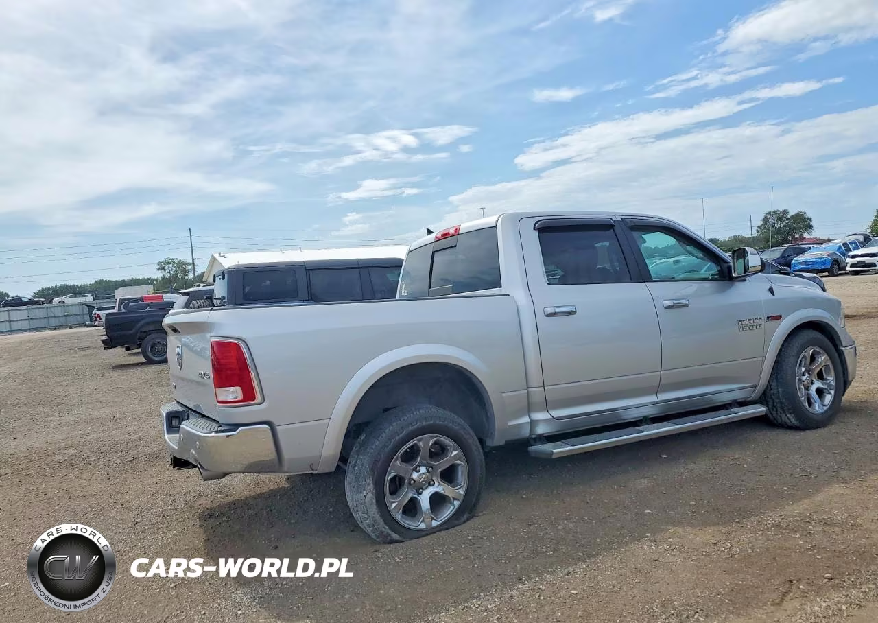 2017 Ram 1500 Laramie VIN:1C6RR7NM5HS882257 - 3