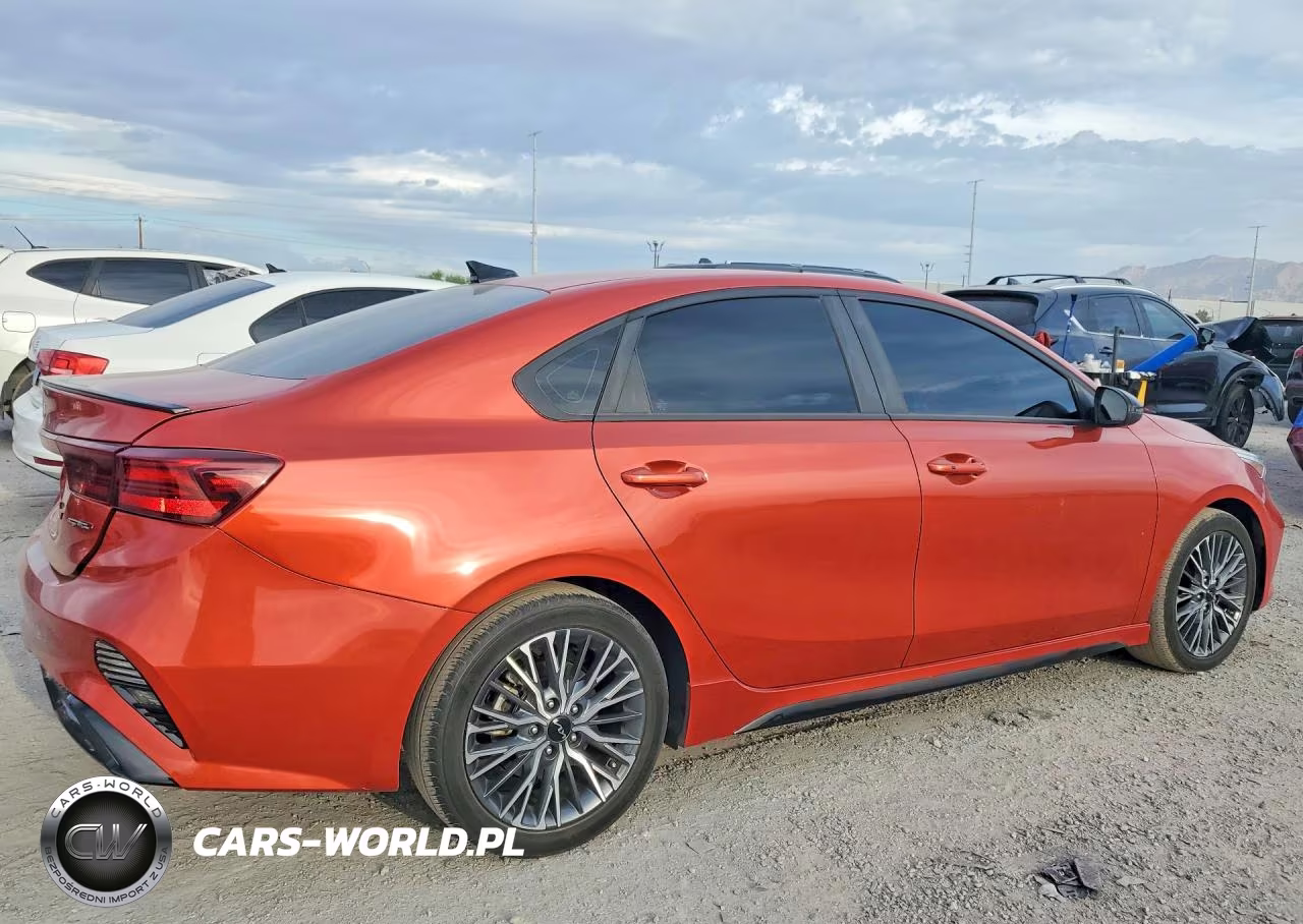2022 Kia Forte Gt Line VIN:3KPF54AD4NE439995 - 3