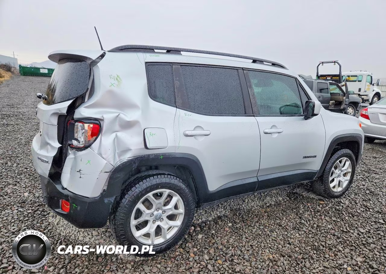 2018 Jeep Renegade Latitude VIN:ZACCJBBB4JPG77133 - 3