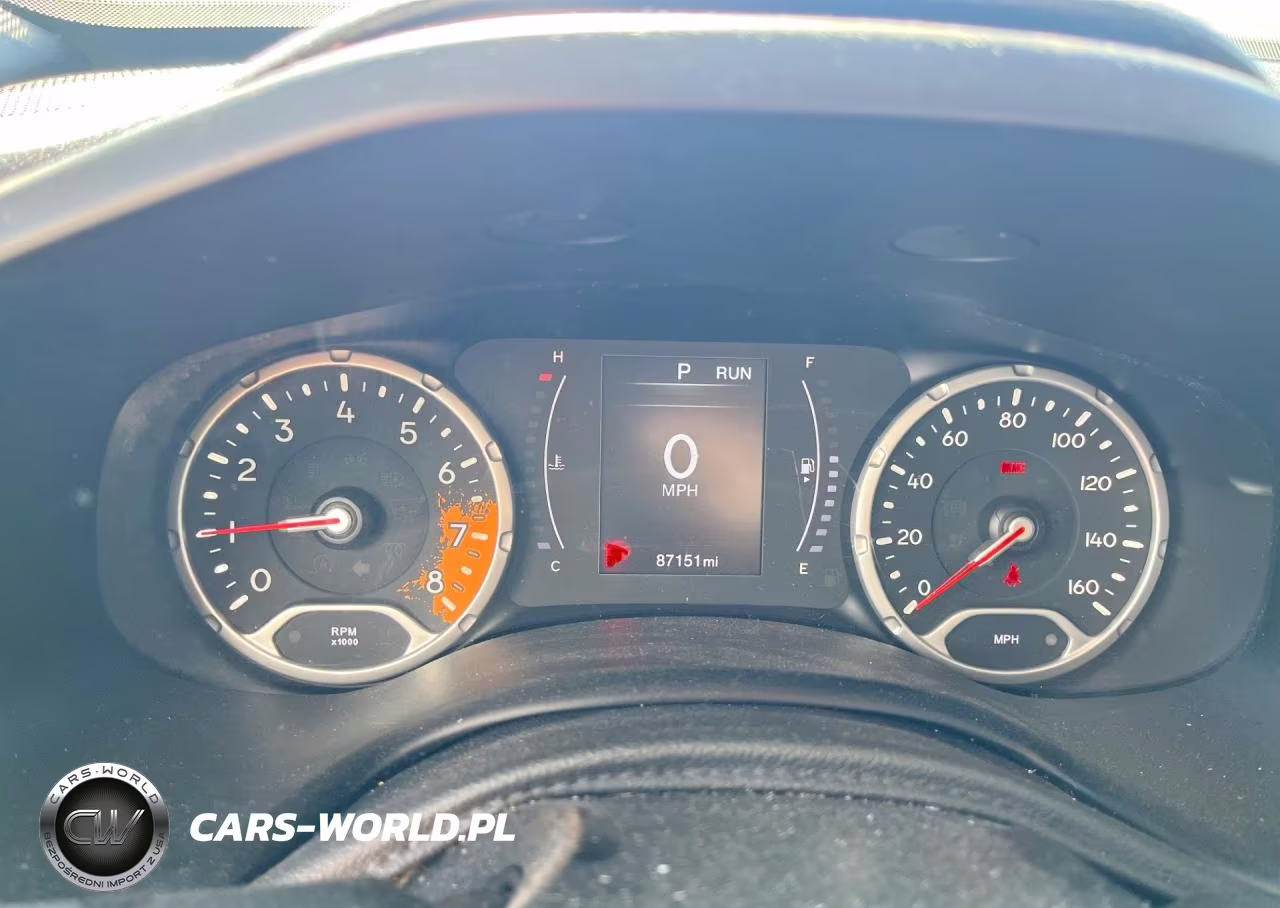2018 Jeep Renegade Latitude VIN:ZACCJBBB4JPG77133 - 9
