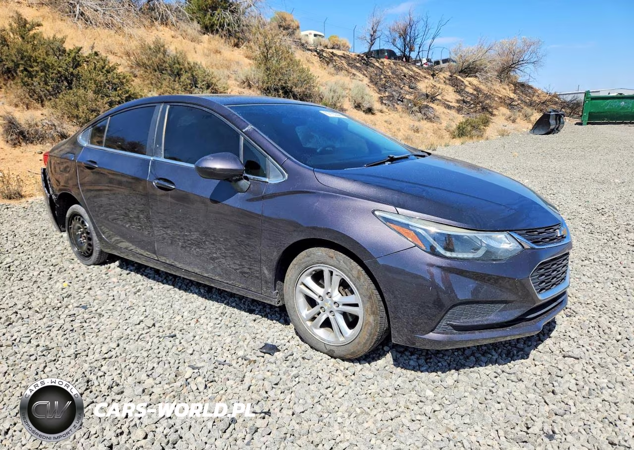 2017 Chevrolet Cruze Lt VIN:1G1BE5SM8H7237001 - 4