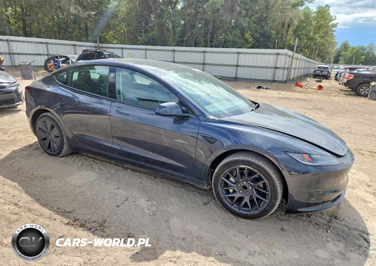 2025 Tesla Model 3 VIN:5YJ3E1EA4SF890917 - 4