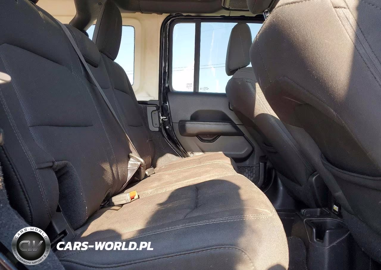 2019 Jeep Wrangler Unlimited Sahara VIN:1C4HJXEGXKW536761 - 10