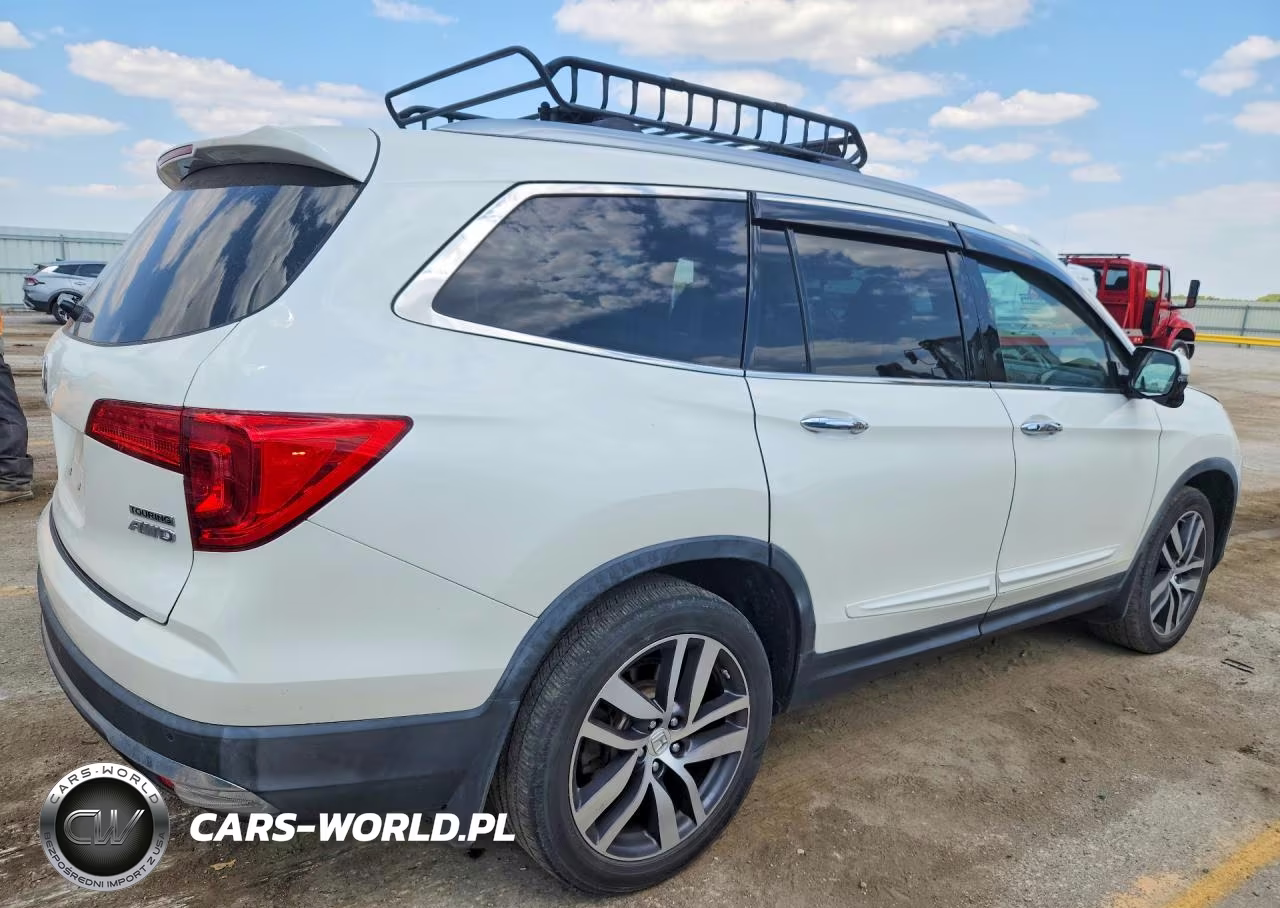 2017 Honda Pilot Touring VIN:5FNYF6H95HB046038 - 3