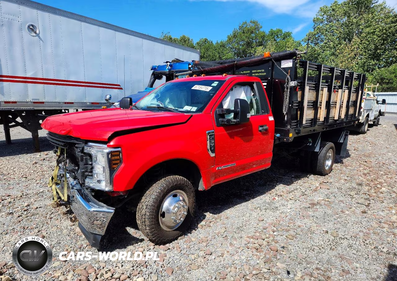 2018 Ford F350 Super Duty Flat Bed Truck