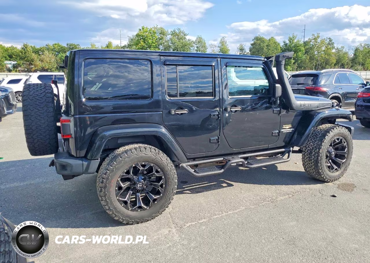 2013 Jeep Wrangler Unlimited Sahara VIN:1C4HJWEG4DL644520 - 3