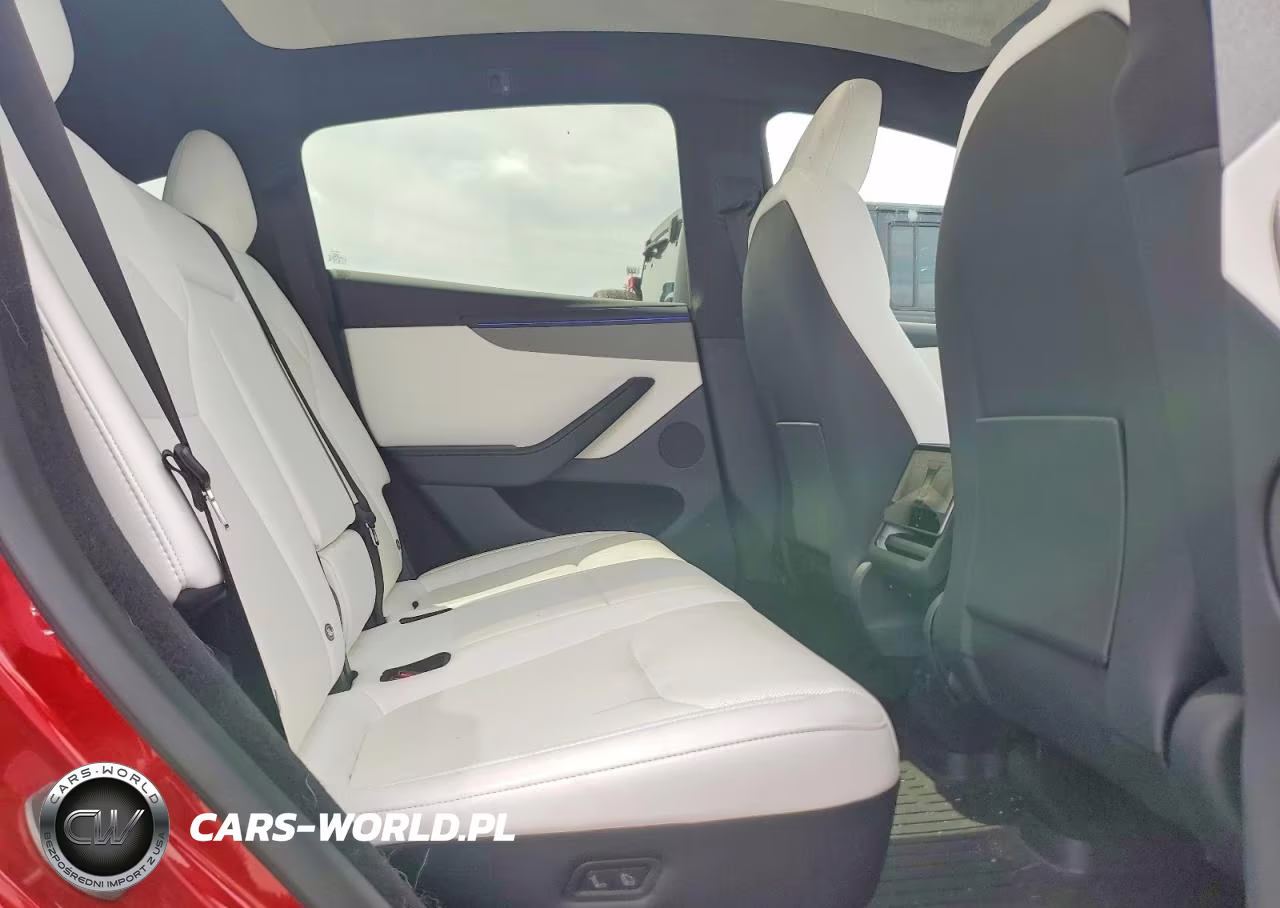 2026 Tesla Model Y VIN:7SAYGDEE1TA637818 - 11
