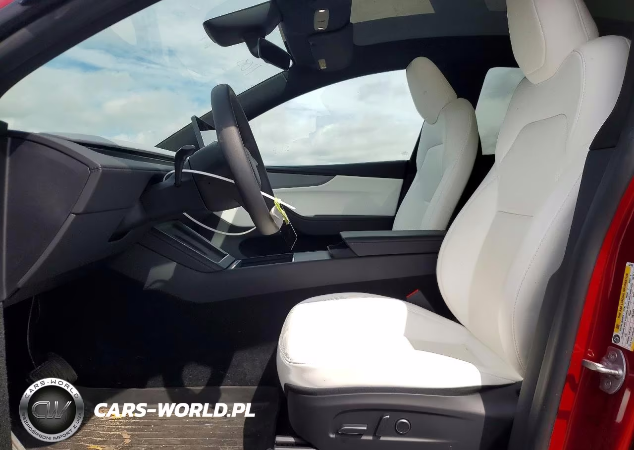 2026 Tesla Model Y VIN:7SAYGDEE1TA637818 - 7
