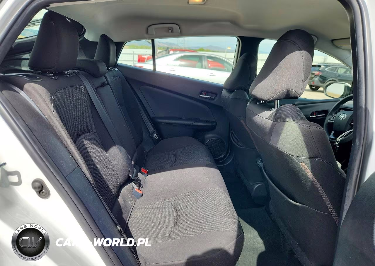 2021 Toyota Prius Le VIN:JTDKAMFU0M3152386 - 10