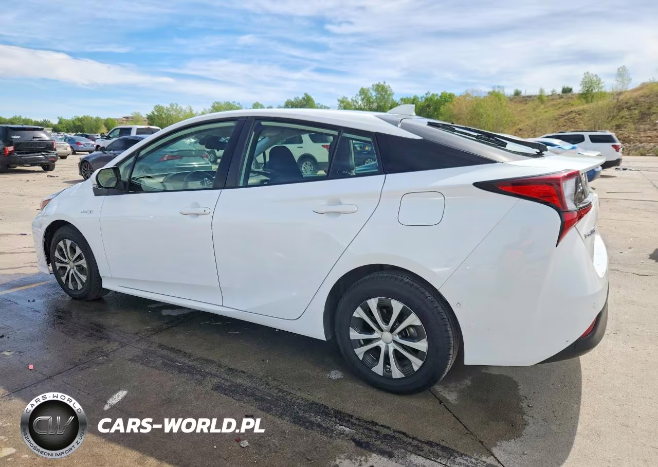 2021 Toyota Prius Le VIN:JTDKAMFU0M3152386 - 2