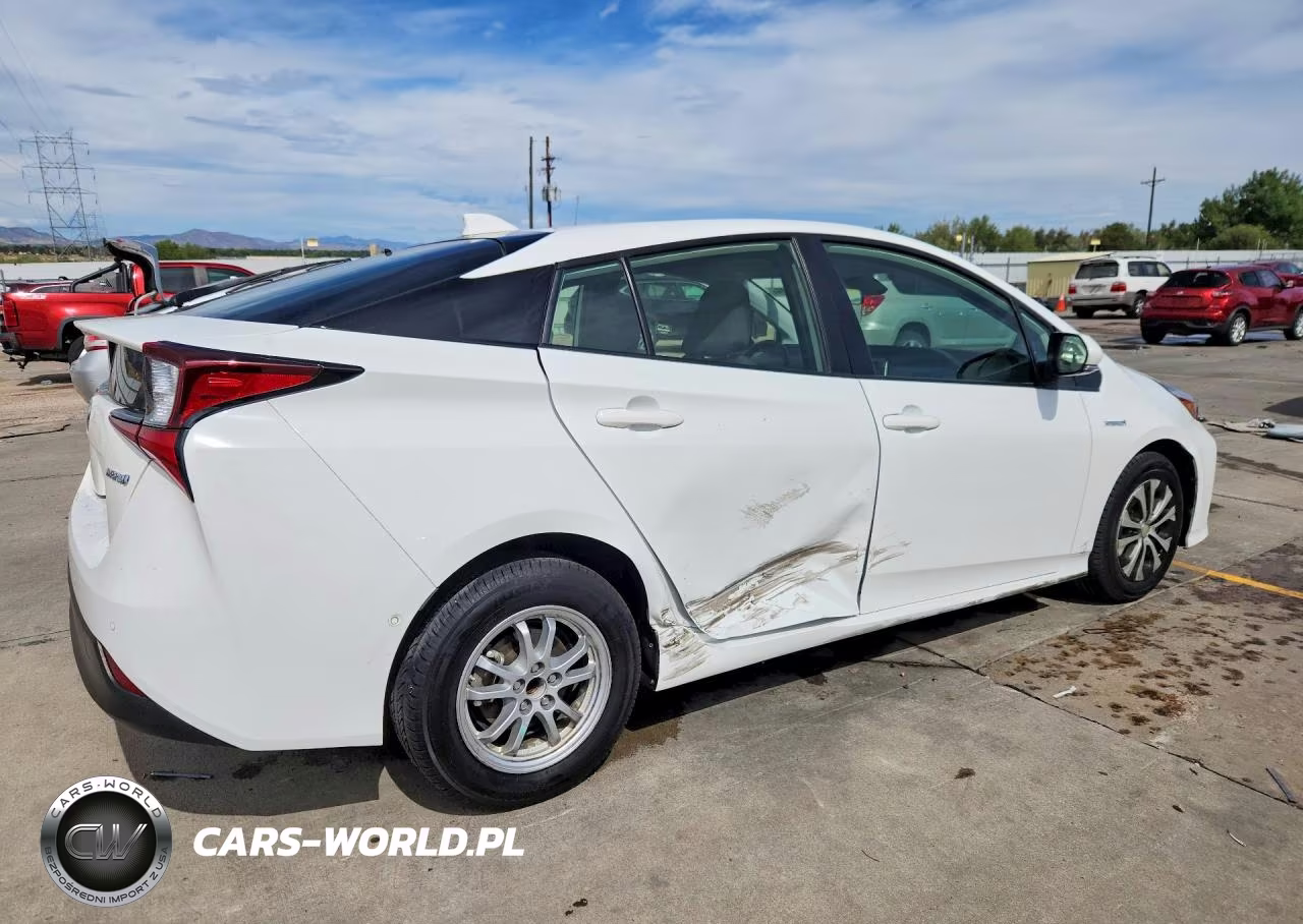 2021 Toyota Prius Le VIN:JTDKAMFU0M3152386 - 3