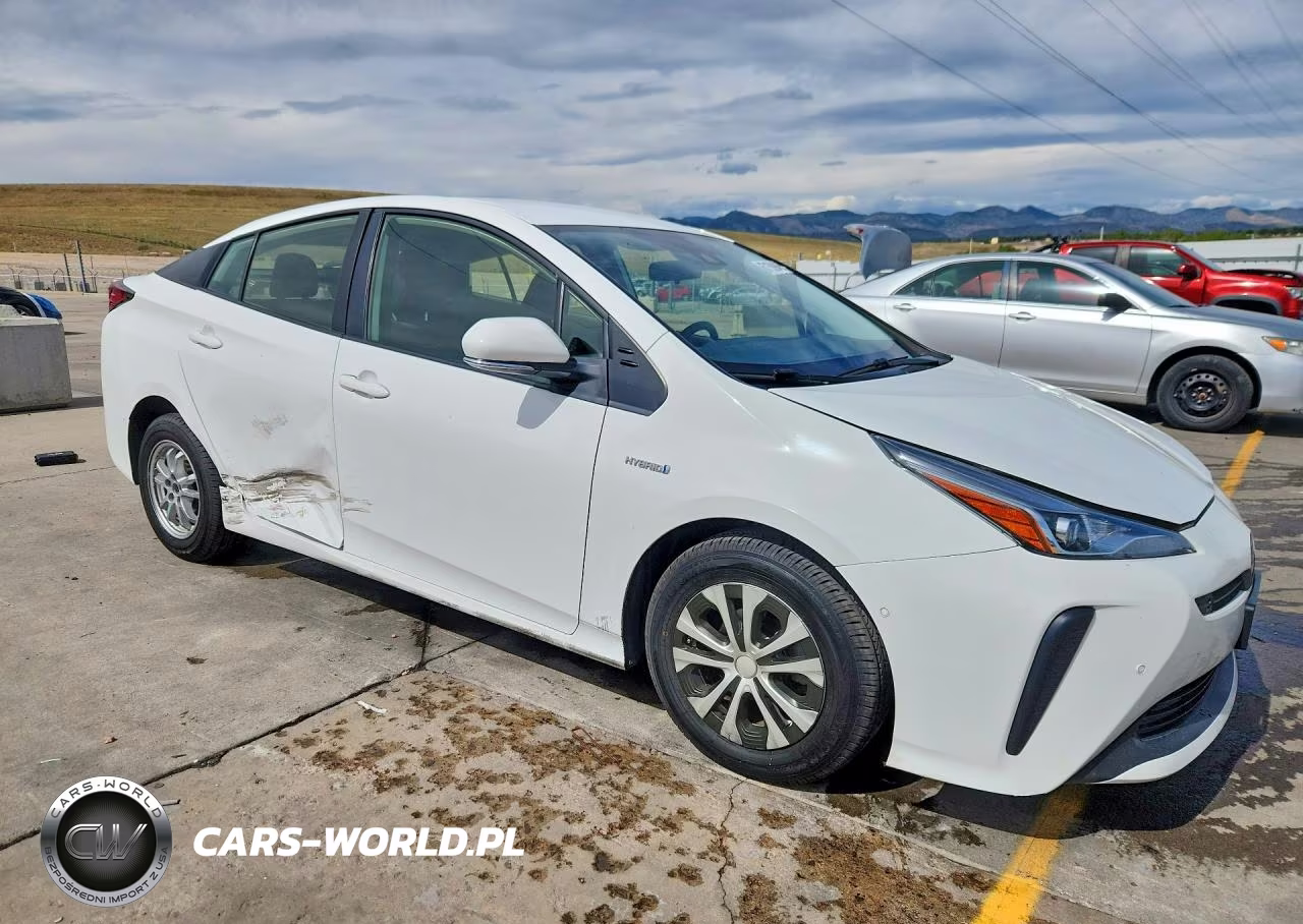 2021 Toyota Prius Le VIN:JTDKAMFU0M3152386 - 4
