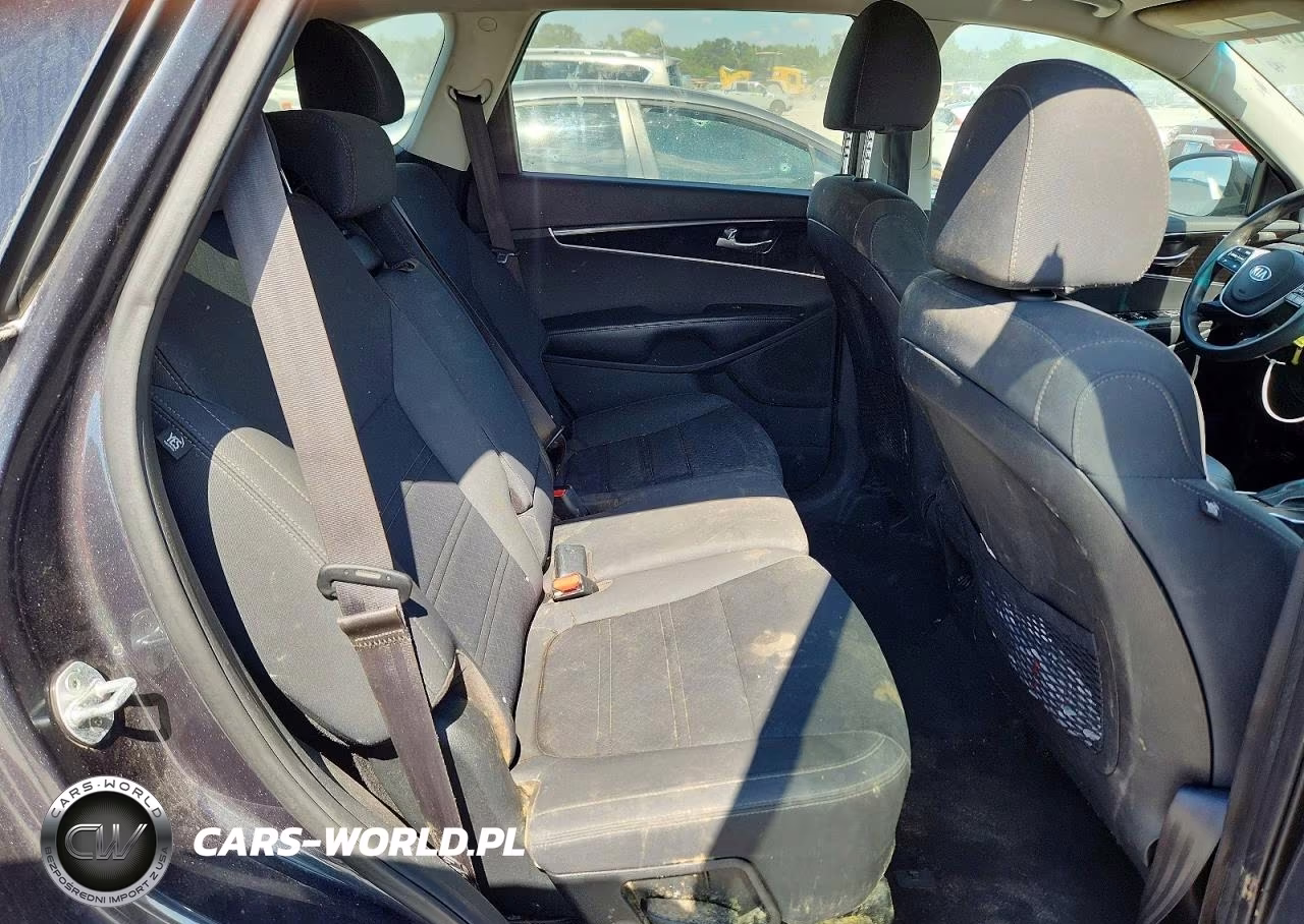 2020 Kia Sorento S VIN:5XYPGDA57LG619799 - 10