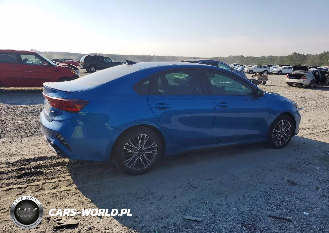 2023 Kia Forte Gt Line VIN:3KPF54AD2PE685611 - 3