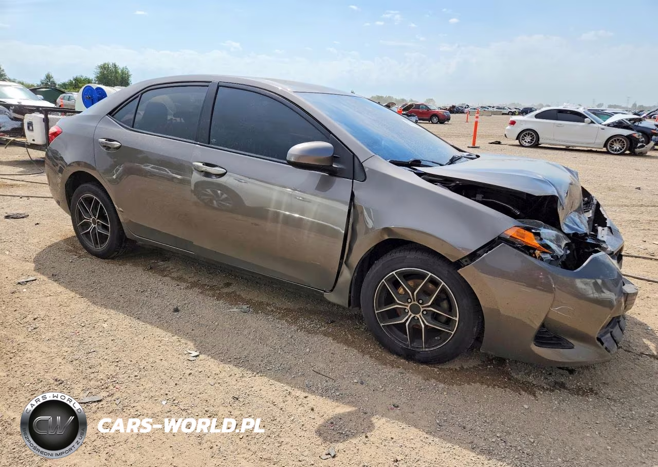 2017 Toyota Corolla Le VIN:2T1BURHE7HC907573 - 4