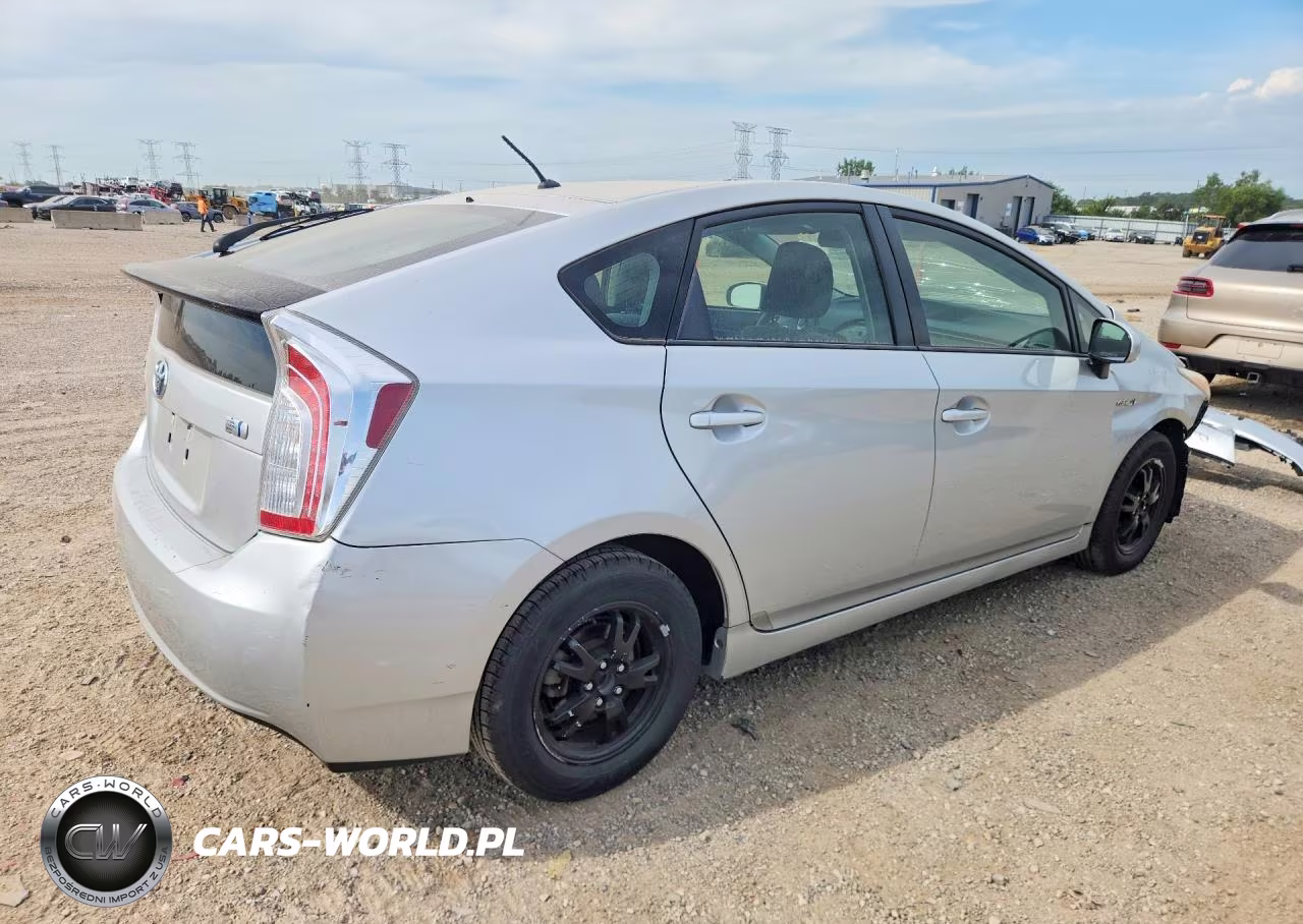 2013 Toyota Prius Two VIN:JTDKN3DU5D5584767 - 3