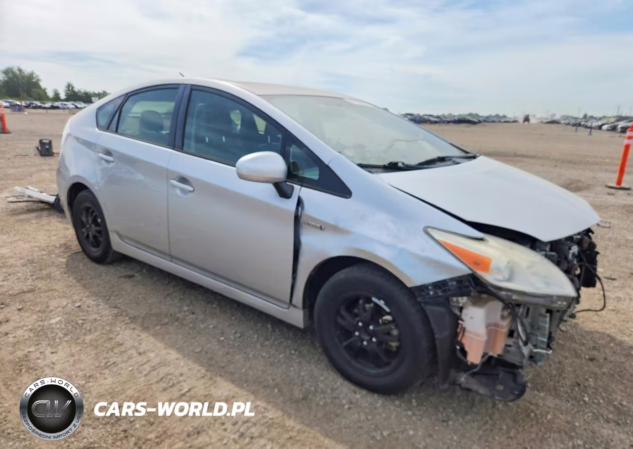 2013 Toyota Prius Two VIN:JTDKN3DU5D5584767 - 4
