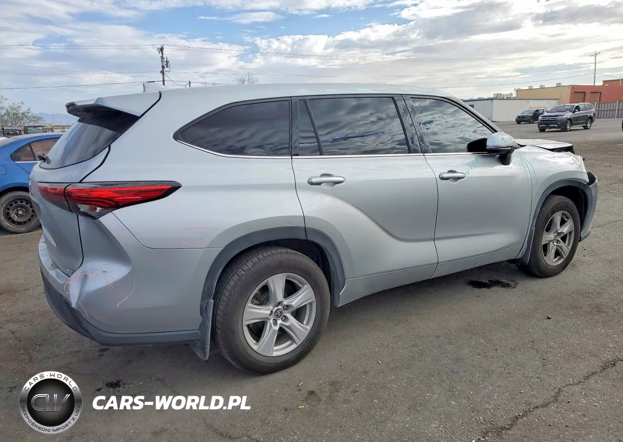 2021 Toyota Highlander Le VIN:5TDBZRBH1MS528249 - 3