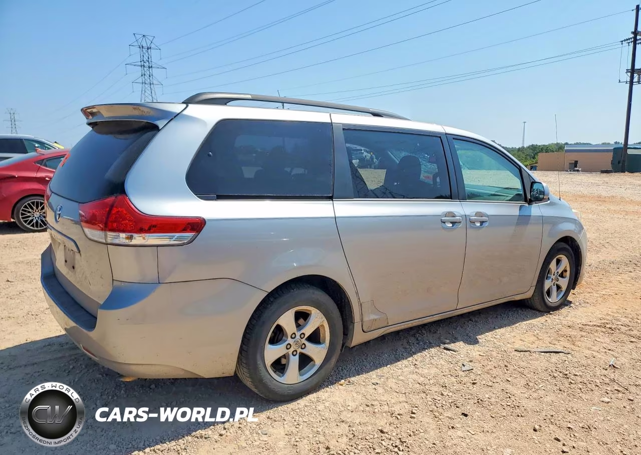 2013 Toyota Sienna Le VIN:5TDKK3DC8DS376778 - 3