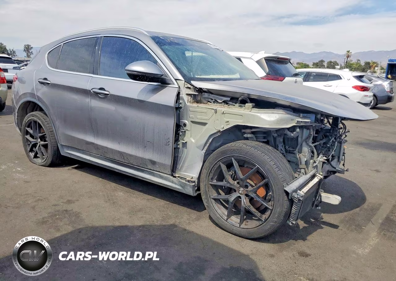 2018 Alfa Romeo Stelvio Ti VIN:ZASFAKBN3J7B59865 - 4